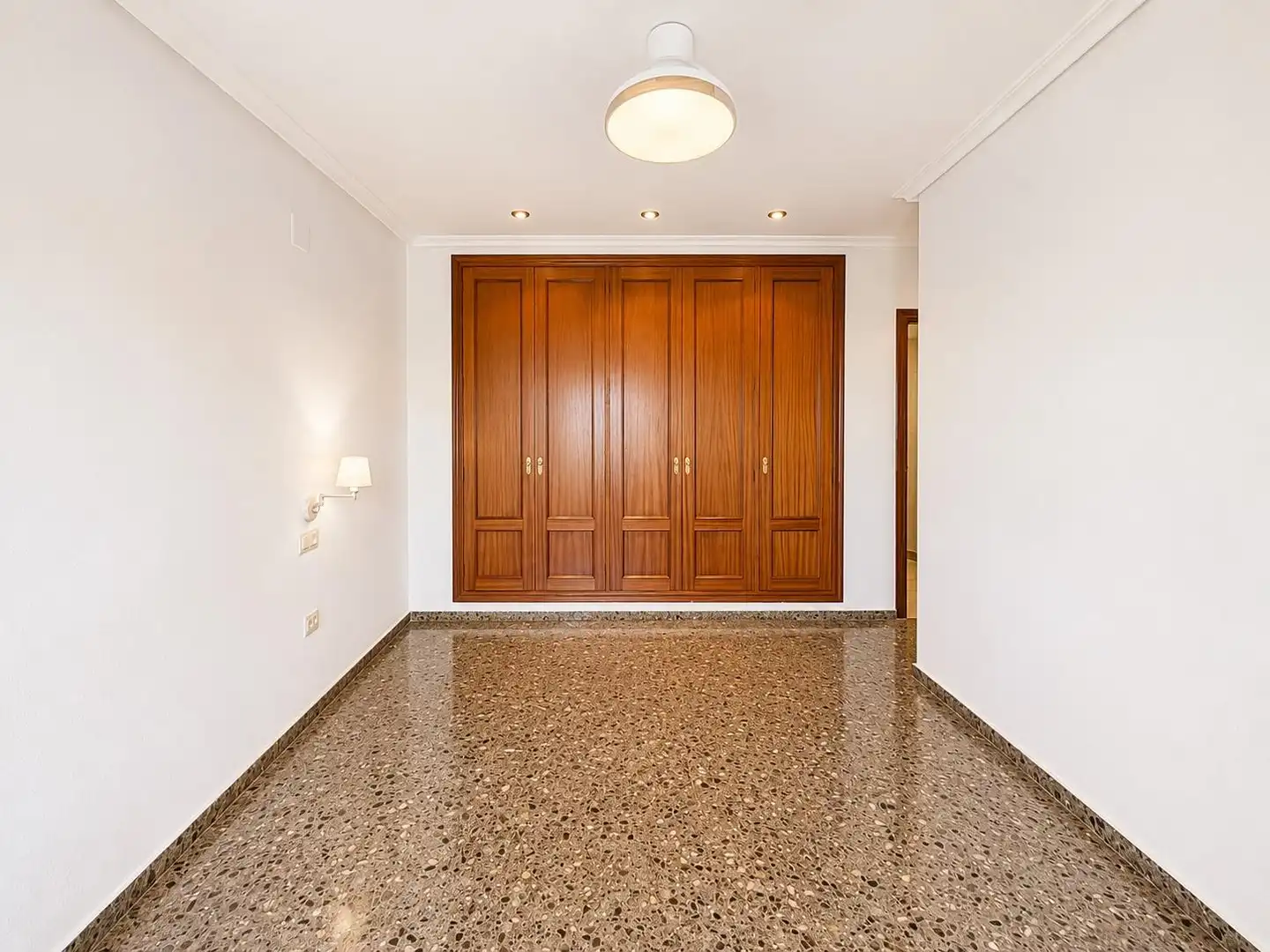 Flat for rent in Paterna  with Balcony