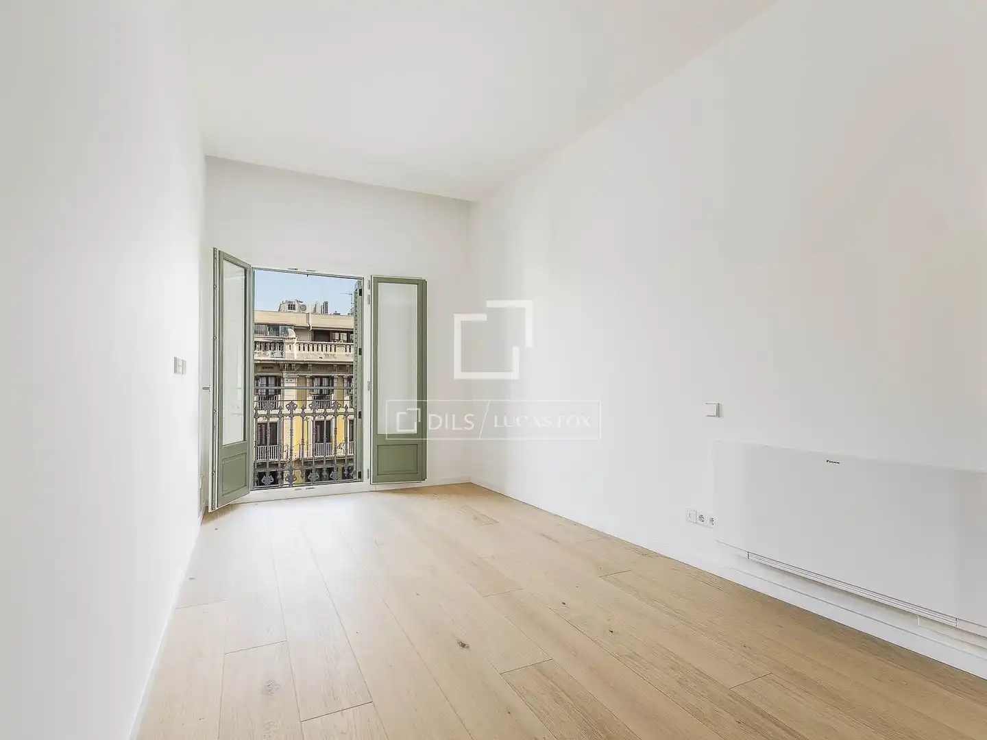 Bedroom of Flat for sale in Barcelona  with Air Conditioner, Heating and Parquet flooring