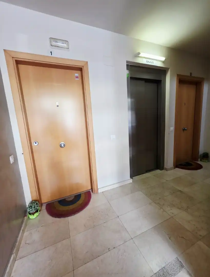 Wohnung zum Verkauf in Badalona mit Klimaanlage, Heizung und Terrasse