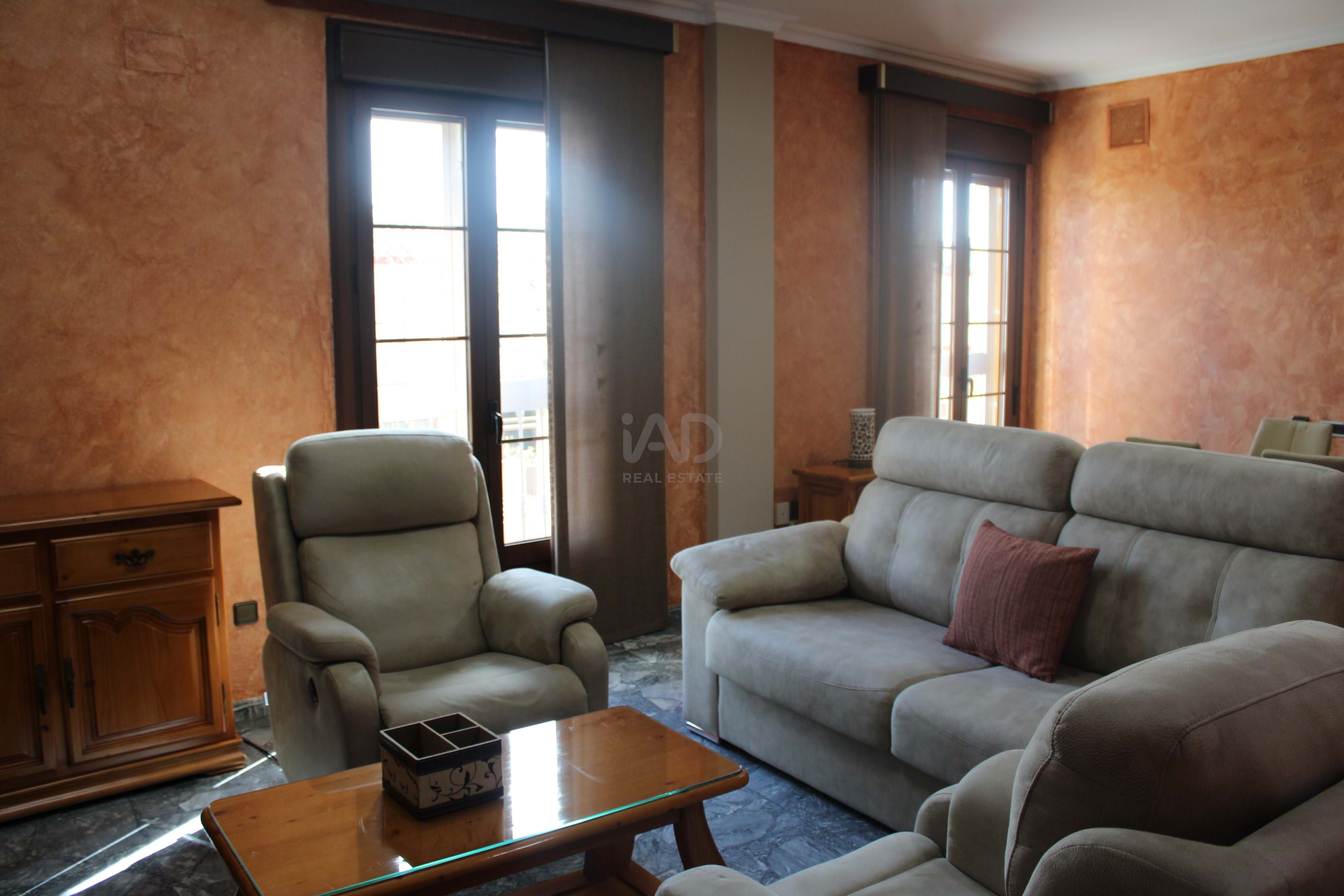 Sala d'estar de Casa o xalet en venda en Dos Hermanas amb Aire condicionat, Calefacció i Terrassa