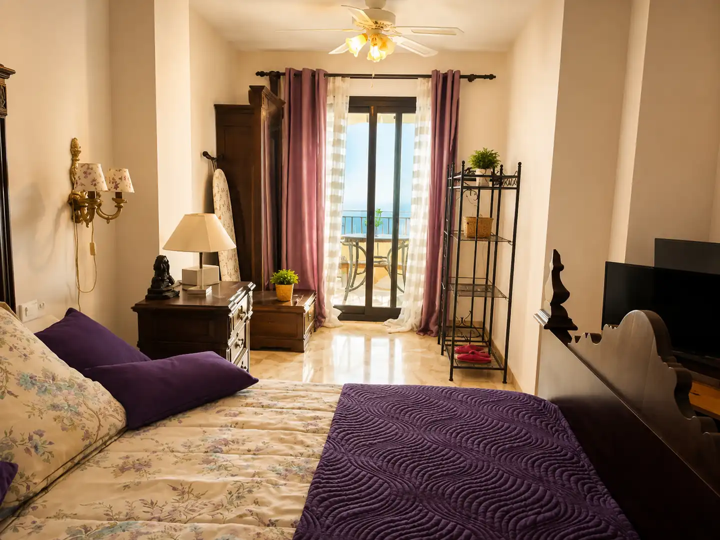 Habitación de Piso de alquiler en Estepona con Aire acondicionado, Terraza y Amueblado