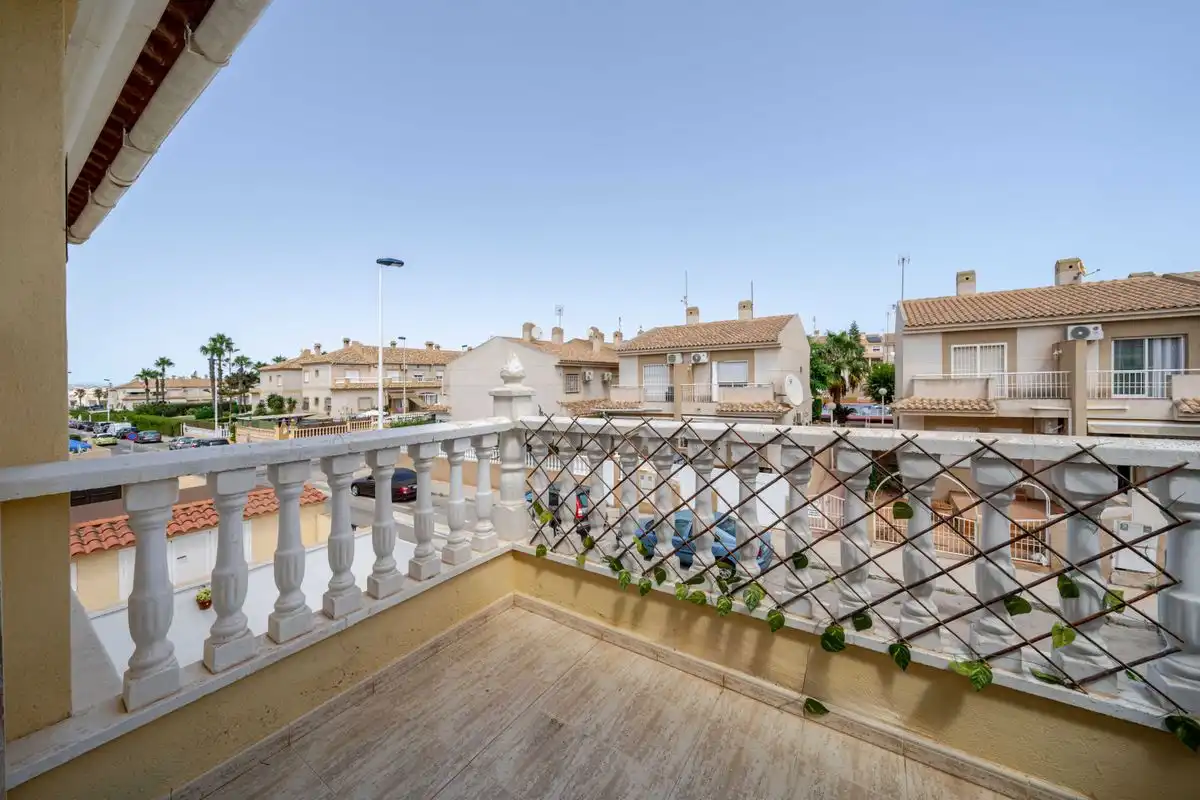 Flat with terrace for sale in Calle Licenciado Vidriera