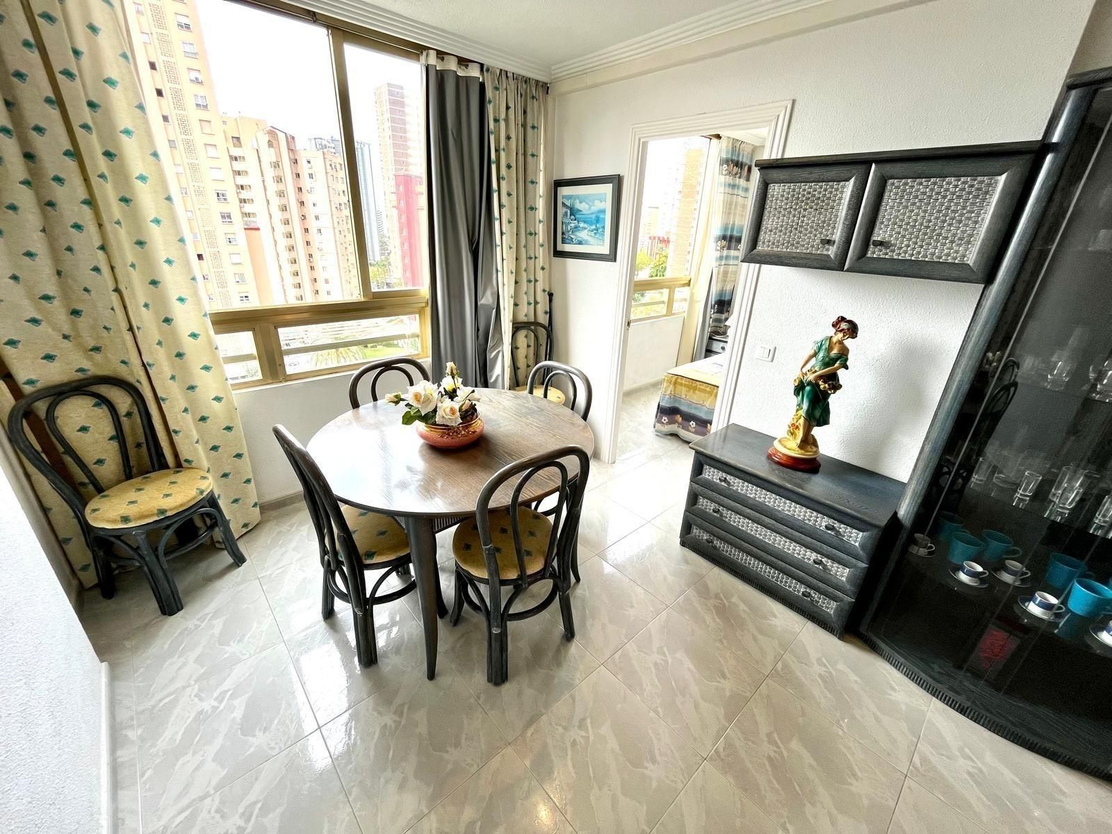 Menjador de Apartament en venda en Benidorm amb Aire condicionat, Jardí privat i Piscina comunitària