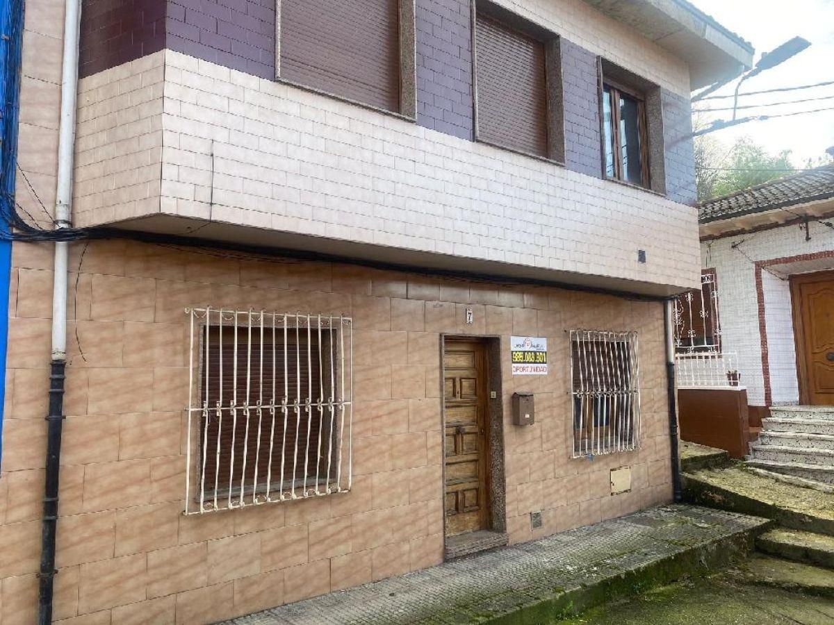 Vista exterior de Casa adosada en venda en San Martín del Rey Aurelio