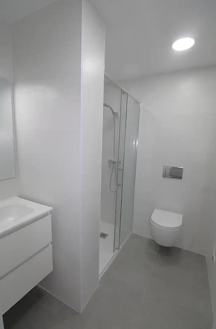 Bany de Apartament de lloguer en Valencia amb Parquet, Moblat i Forn