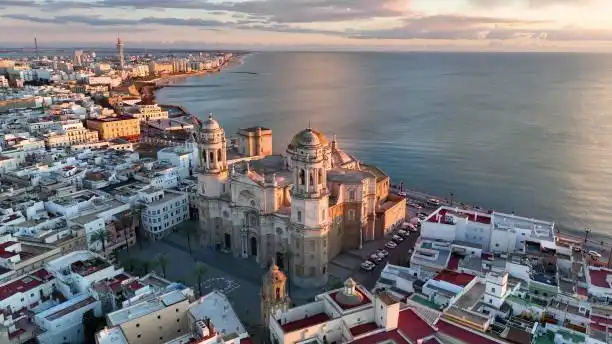 Vista exterior de Apartament en venda en Cádiz amb Moblat