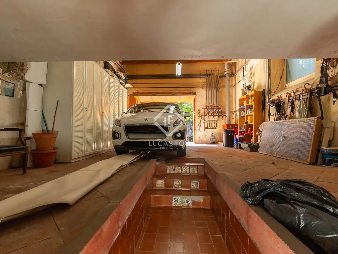 Parking of Houses for sale in Esplugues de Llobregat  with Air Conditioner, Heating and Private garden