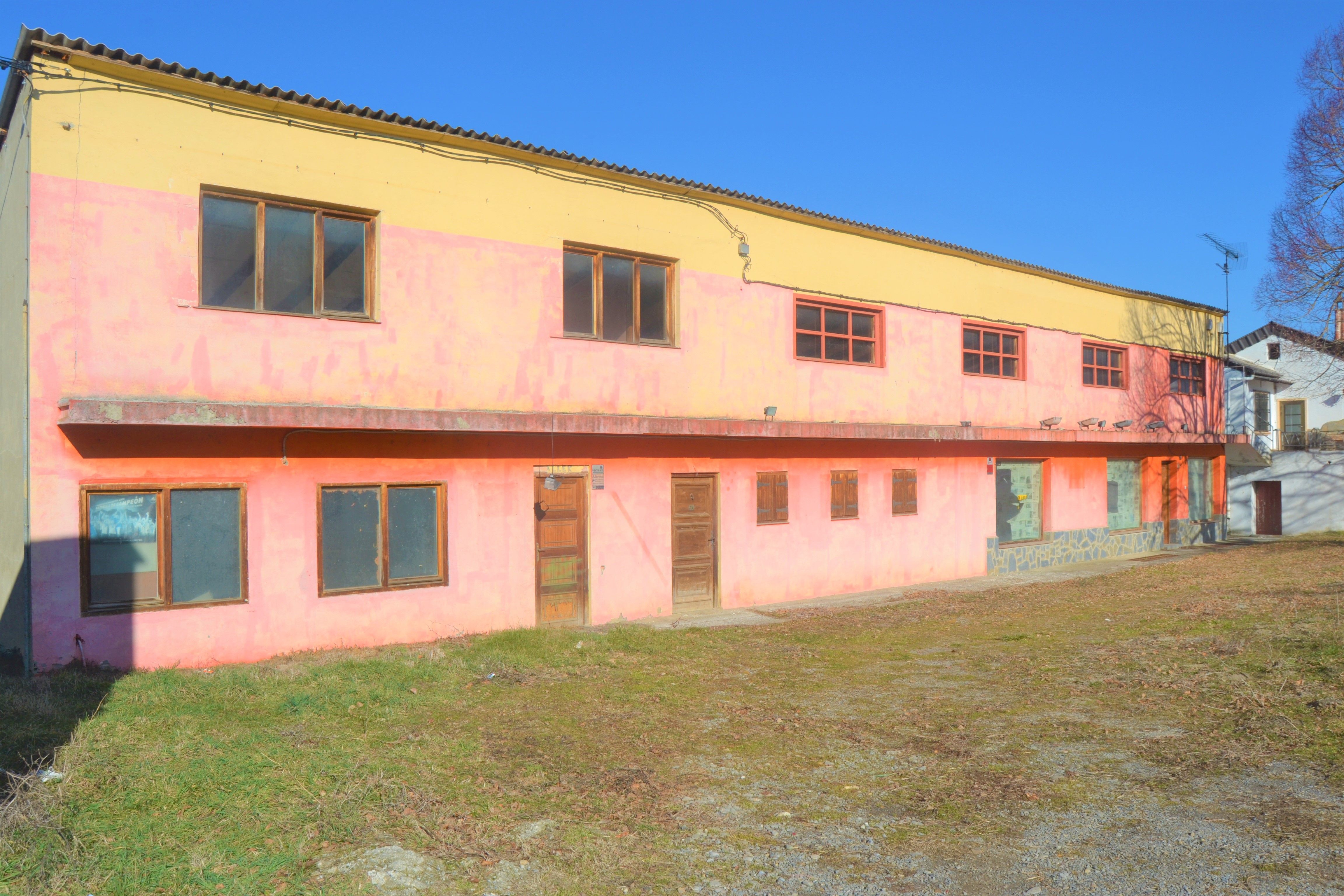 Vista exterior de Local en venda en Sabiñánigo