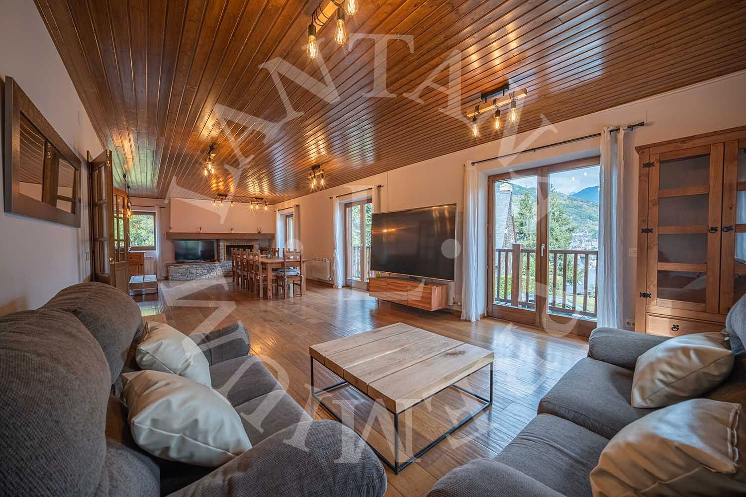 Exterior view of Single-family semi-detached for sale in Vielha e Mijaran  with Heating, Private garden and Parquet flooring