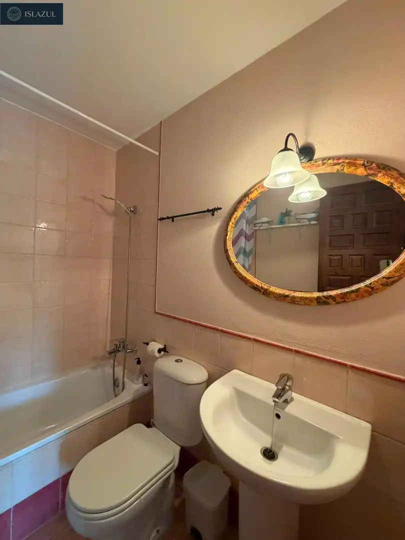 Badezimmer von Einfamilien-Reihenhaus zum Verkauf in Islantilla mit Privatgarten, Terrasse und Abstellraum