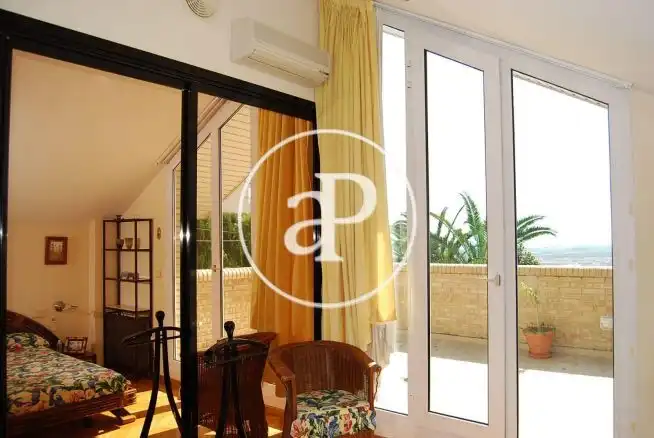 Habitación de Casa o chalet en venta en Sagunto / Sagunt con Aire acondicionado, Calefacción y Jardín privado