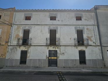 Country house with balcony for sale in Sierra de Fuentes