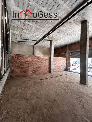 Local comercial en Alquiler en Calle Infanta Elena en Coín