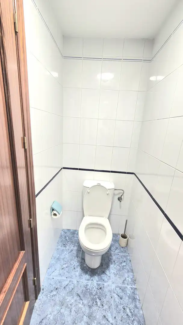 Baño de Ático de alquiler en Marbella con Aire acondicionado, Terraza y Trastero