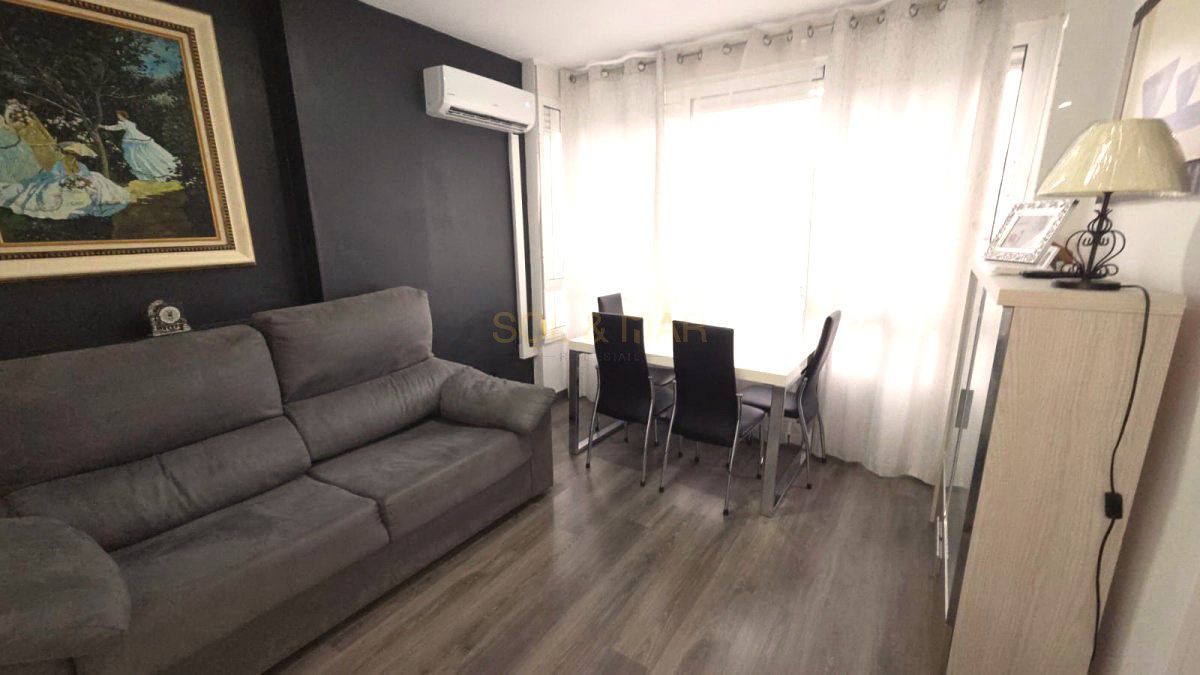 Dormitori de Apartament de lloguer en Torremolinos amb Aire condicionat, Calefacció i Moblat