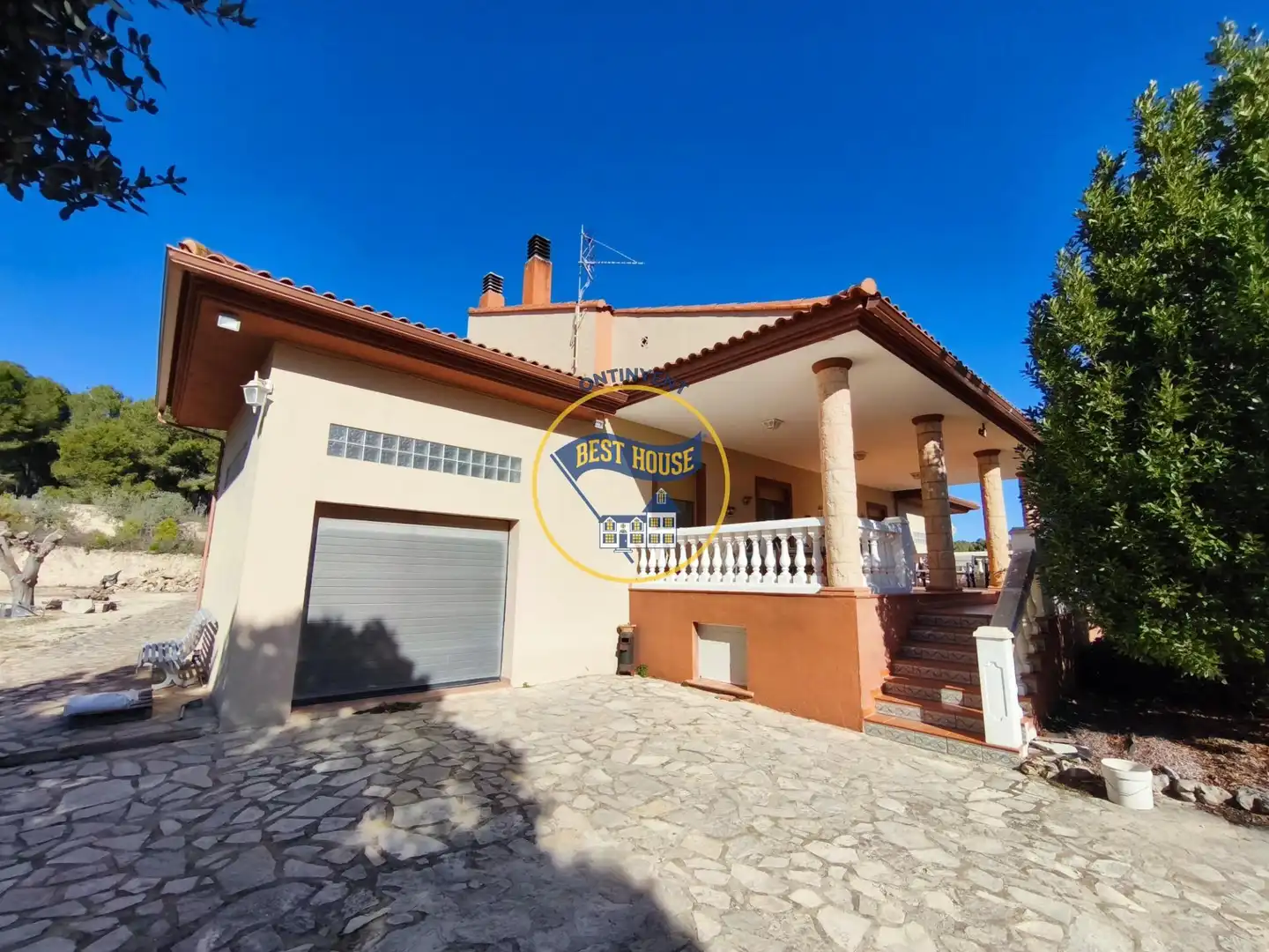 Vista exterior de Casa o xalet en venda en Ontinyent amb Jardí privat i Piscina