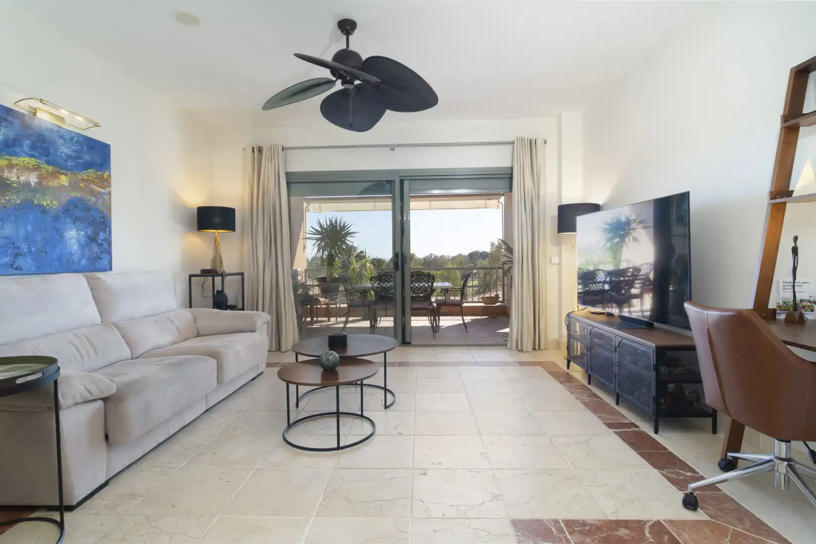 Sala de estar de Apartamento en venta en Estepona con Aire acondicionado, Calefacción y Terraza