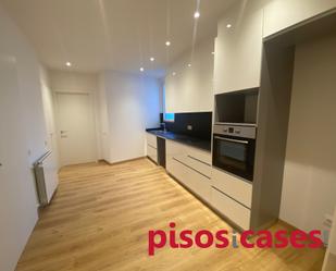 Kitchen of Flat to rent in Vic