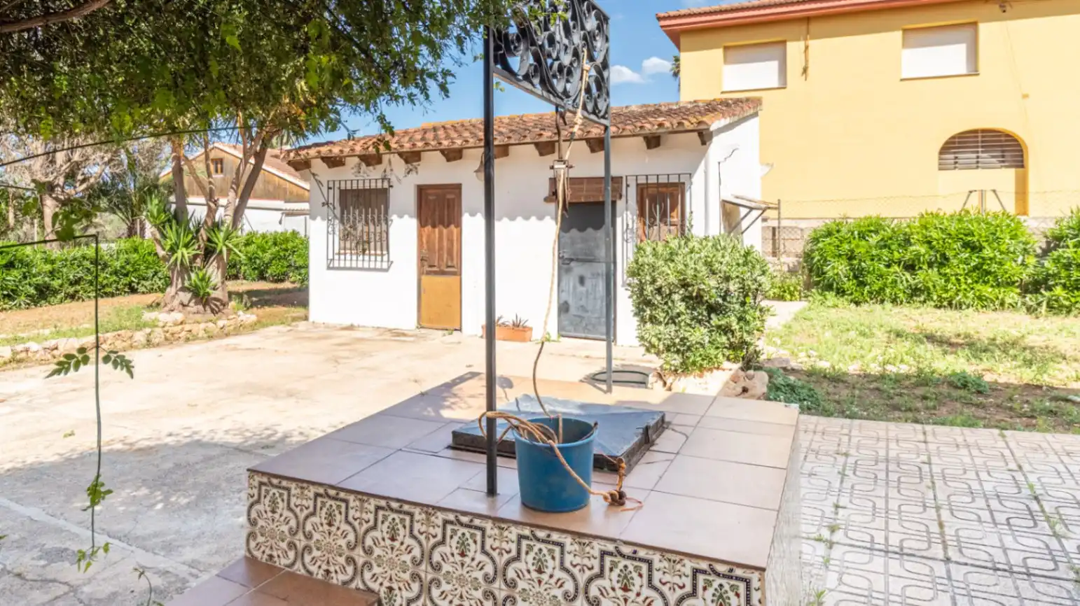 Außenansicht von Haus oder Chalet zum Verkauf in Dénia mit Privatgarten, Terrasse und Abstellraum