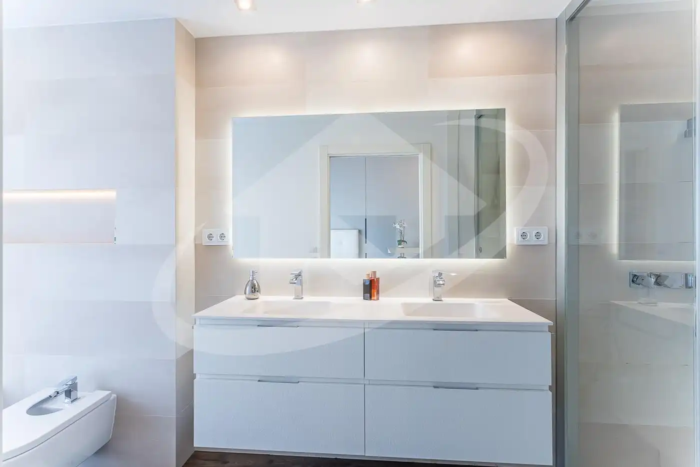 Bathroom of Houses for sale in Sabadell  with Heating, Private garden and Parquet flooring