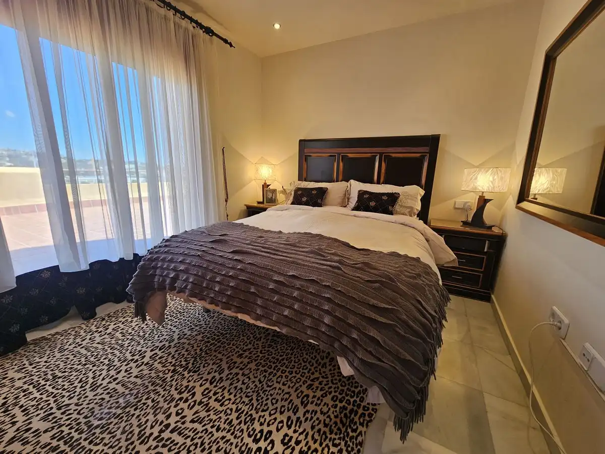 Schlafzimmer von Dachboden zum Verkauf in Mijas mit Klimaanlage, Terrasse und Abstellraum