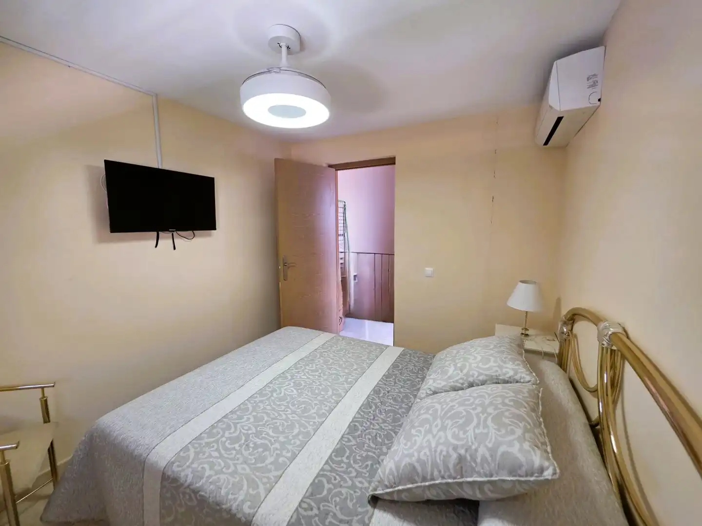 Schlafzimmer von Einfamilien-Reihenhaus zum Verkauf in Santa Pola mit Klimaanlage, Terrasse und Möbliert