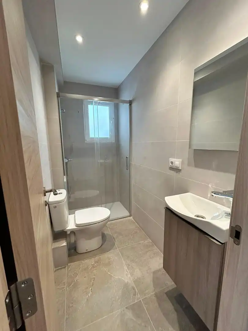 Badezimmer von Wohnung zur Miete in Valencia mit Balkon