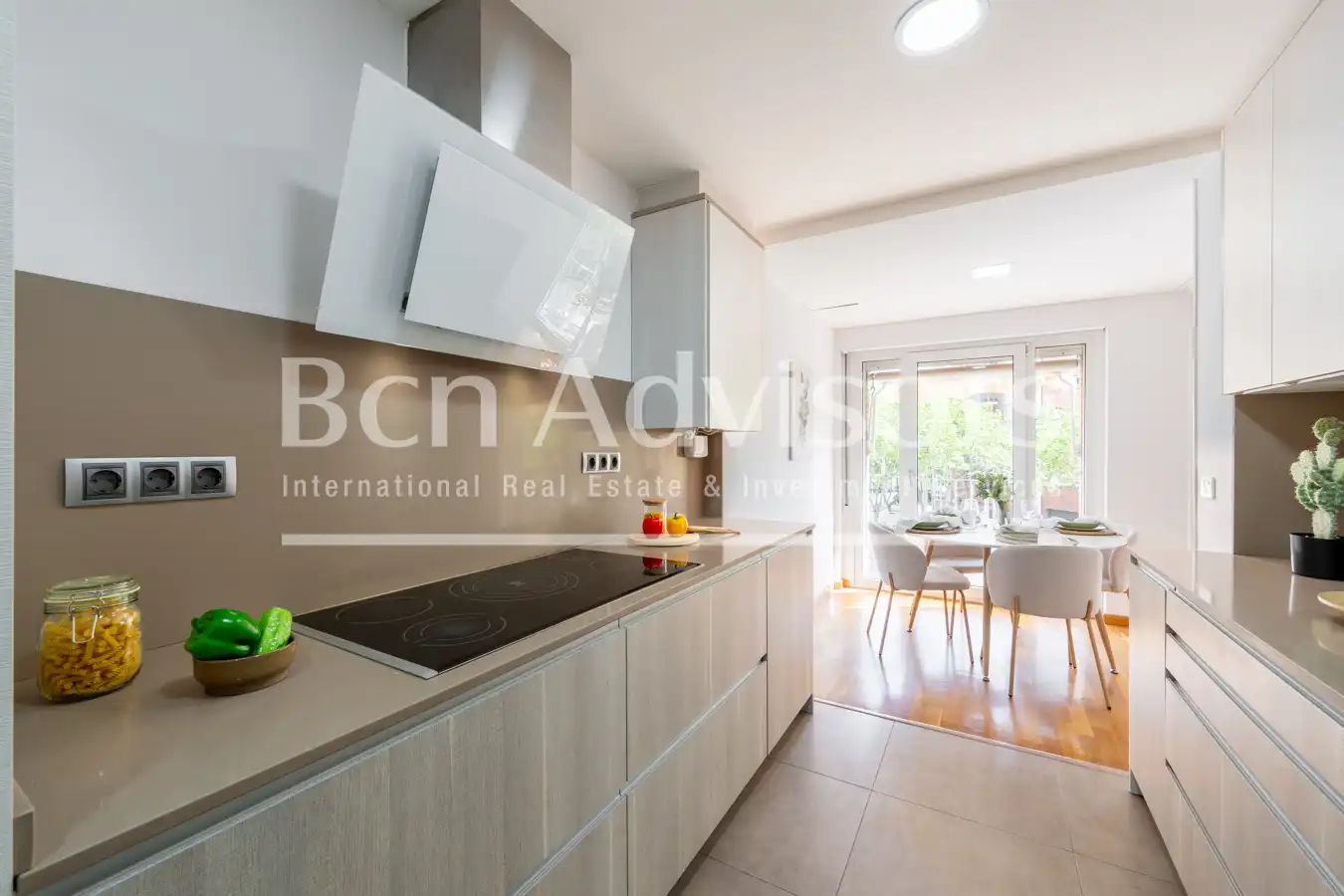Küche von Wohnung zum Verkauf in Barcelona mit Klimaanlage, Heizung und Parkett