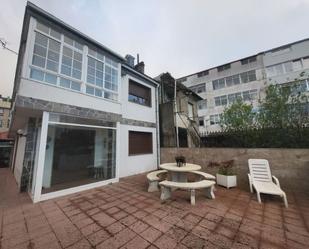 Vista exterior de Casa o xalet en venda en Vigo  amb Calefacció, Jardí privat i Parquet