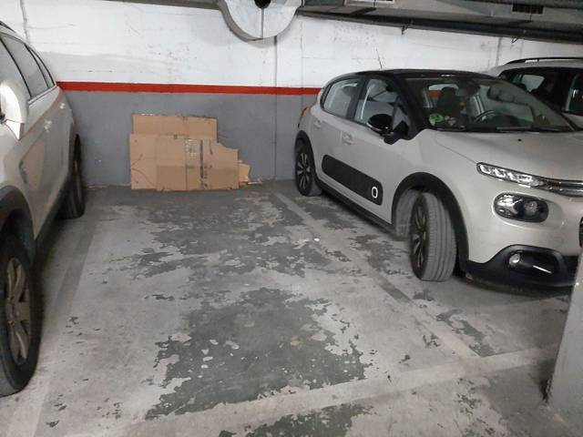 Garaje en Alquiler en Carrer de Cristòfor Colom en Vinyets - Molí Vell