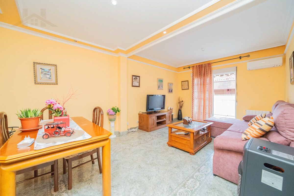 Living room of House or chalet for sale in Navalcarnero  with Air Conditioner, Private garden and Parquet flooring