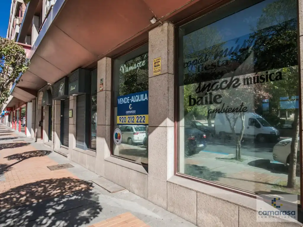 Vista exterior de Local en venta en Ávila Capital