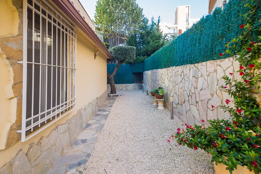 Jardín de Casa adosada en venta en Castell d'Aro, Platja d'Aro i s'Agaró con Aire acondicionado, Calefacción y Jardín privado