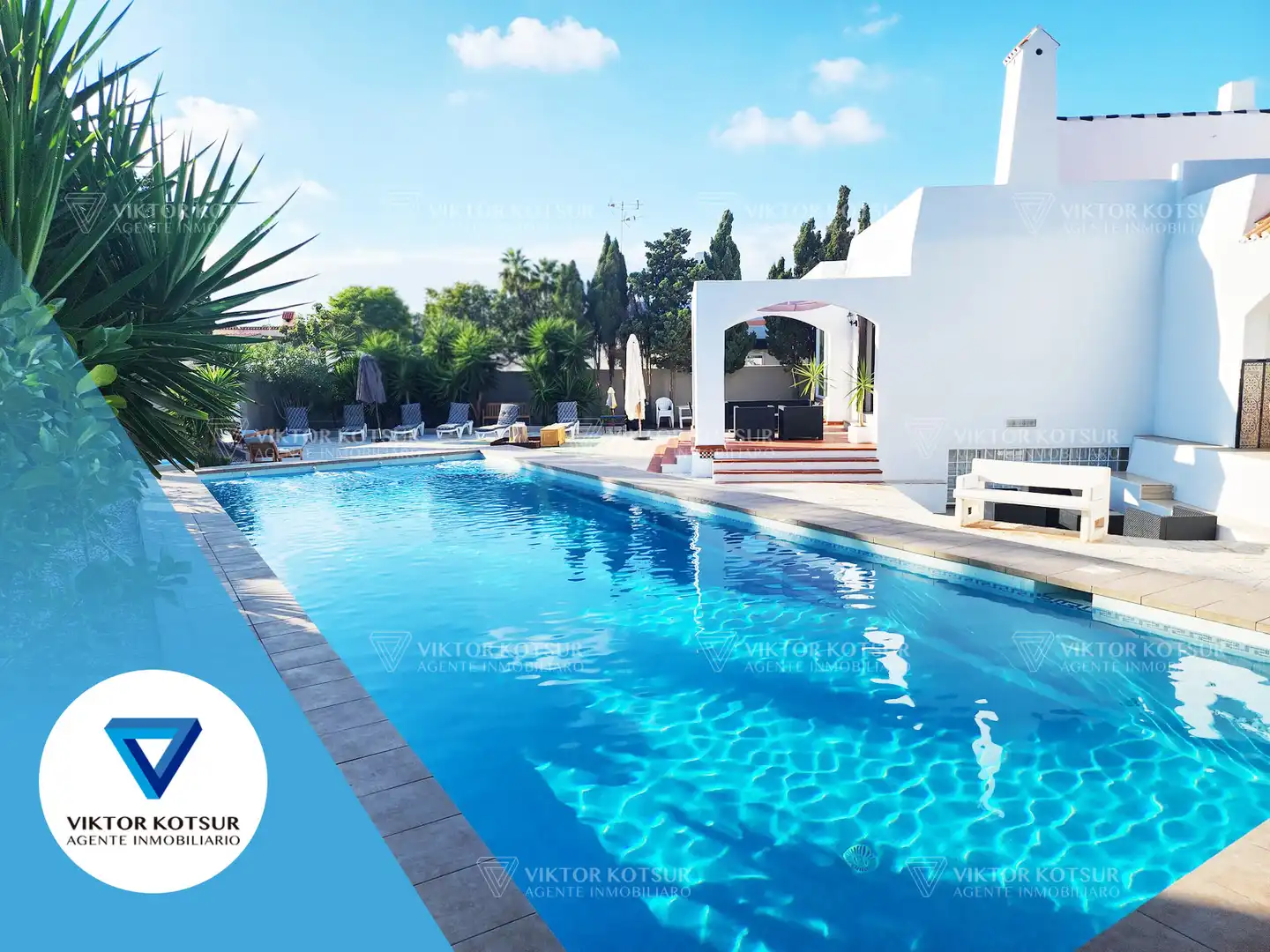Chalet con terraza en venta en Roquetas de Mar ciudad