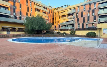 Piscina de Pis en venda en Terrassa amb Calefacció, Parquet i Balcó