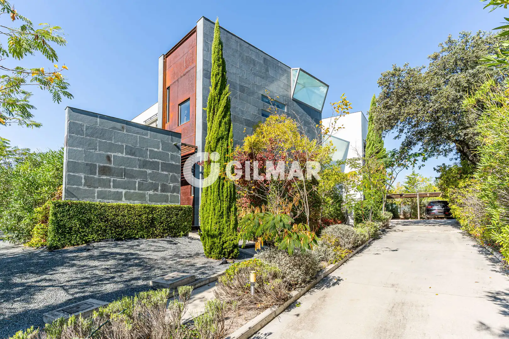 Vista exterior de Casa o chalet en venta en Las Rozas de Madrid con Calefacción, Jardín privado y Piscina