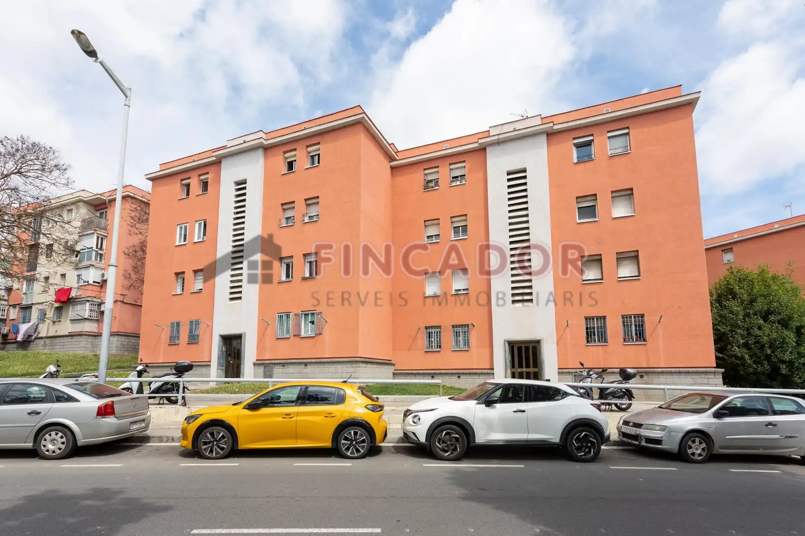Vista exterior de Piso en venta en Barcelona con Balcón