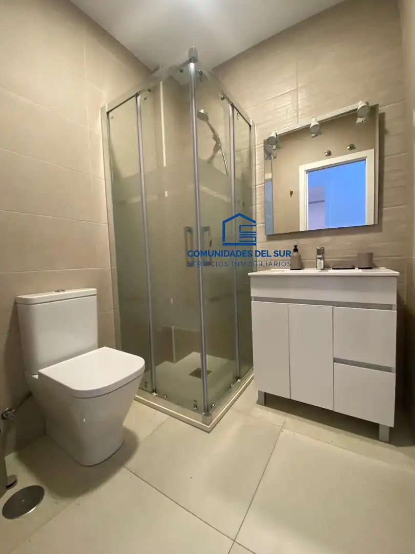 Badezimmer von Wohnungen zur Miete in Cádiz mit Klimaanlage, Terrasse und Möbliert