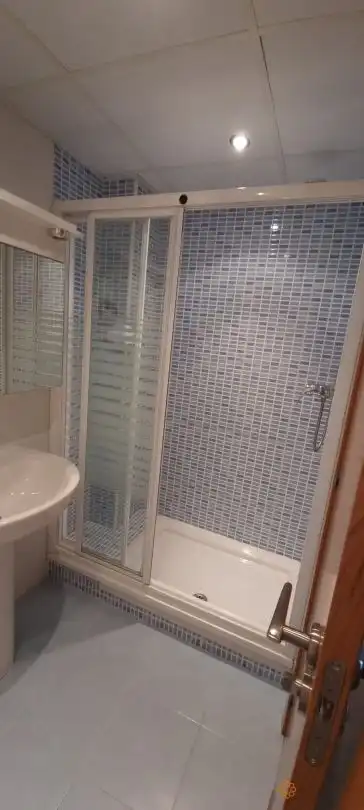 Baño de Dúplex en venta en Caspe con Aire acondicionado, Calefacción y Trastero