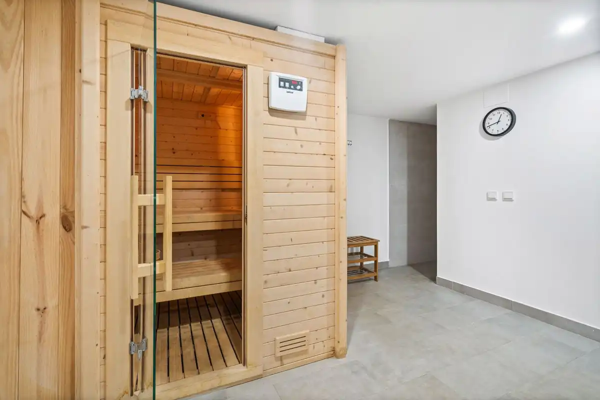 Einfamilien-Reihenhaus zum Verkauf in Fuengirola mit Klimaanlage, Heizung und Terrasse