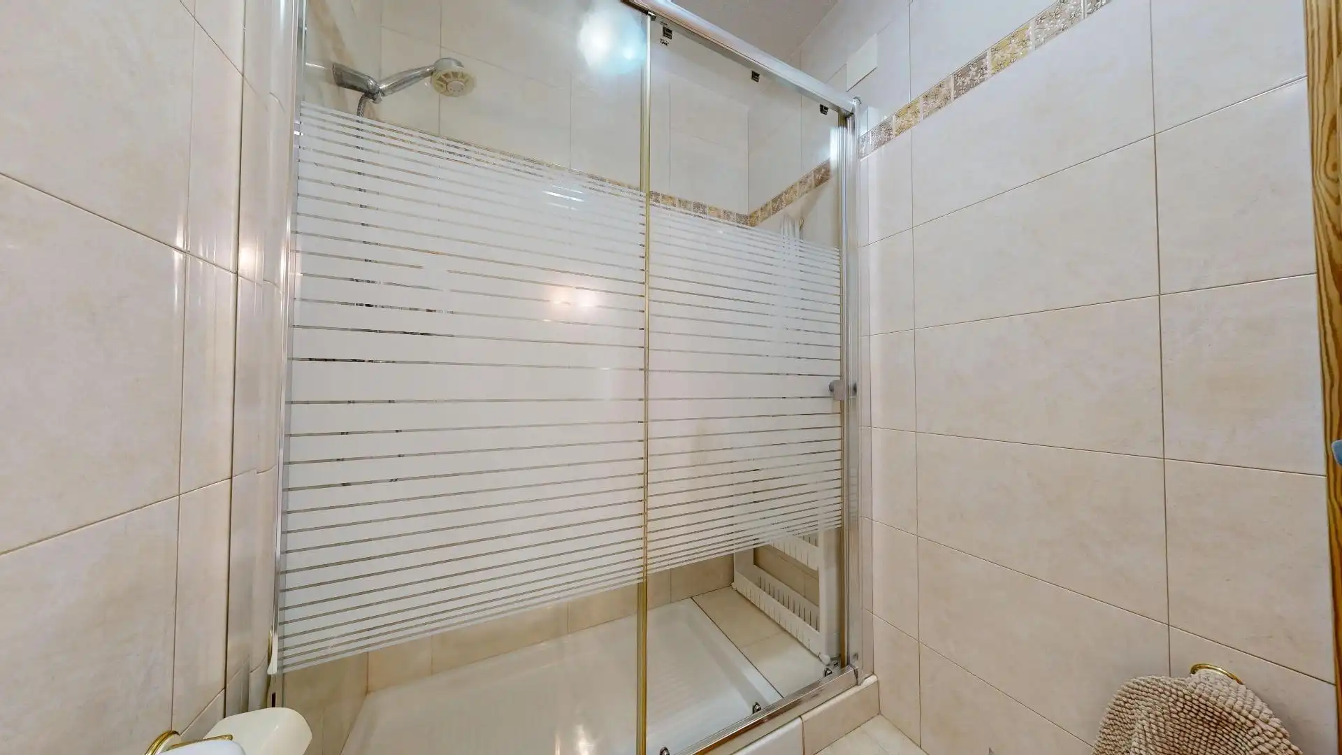 Baño de Apartamento de alquiler en Torrevieja con Aire acondicionado, Amueblado y Balcón