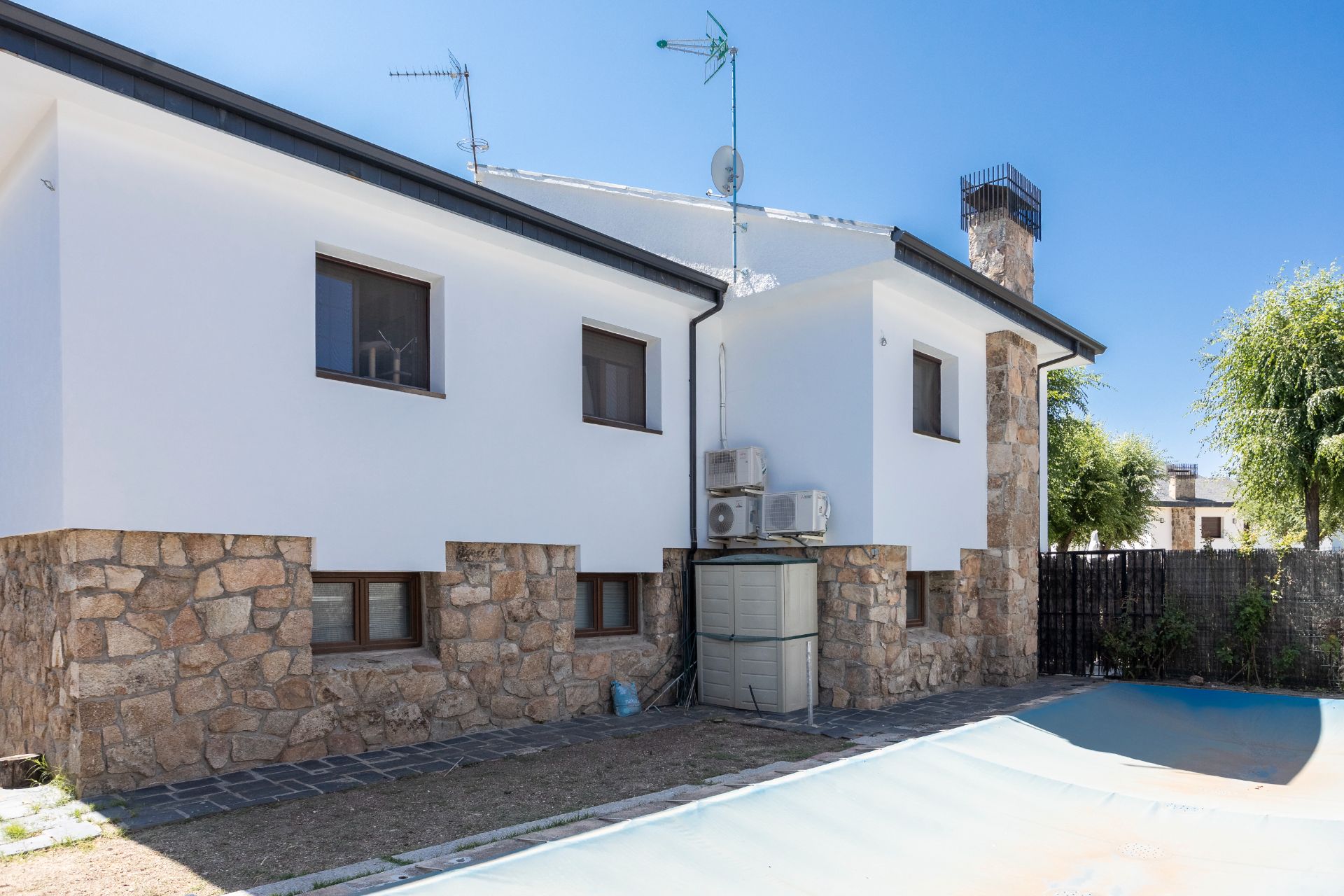 Vista exterior de Casa o xalet en venda en Brunete amb Aire condicionat, Calefacció i Jardí privat