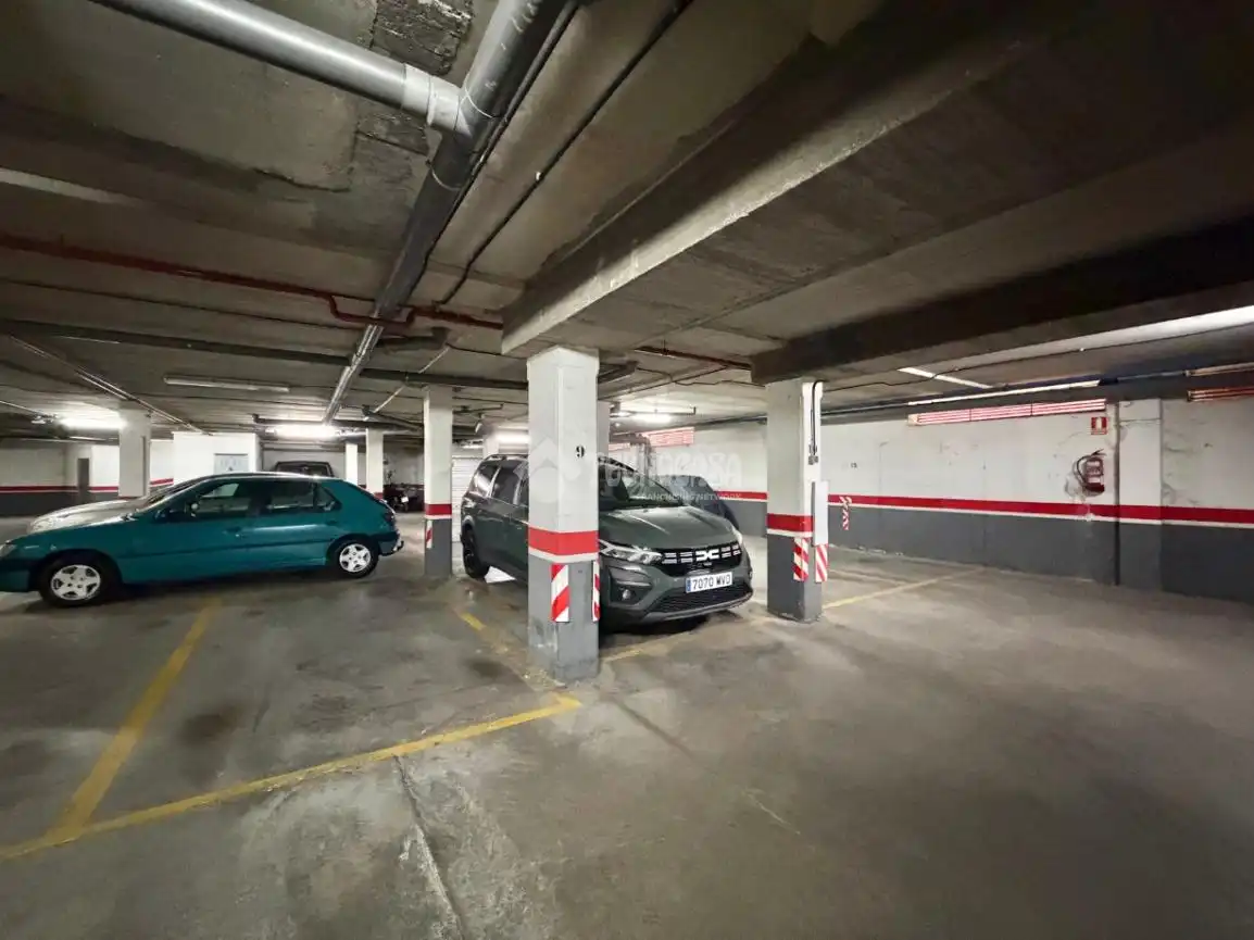 Parking de Piso en venta en Palencia con Calefacción y Trastero
