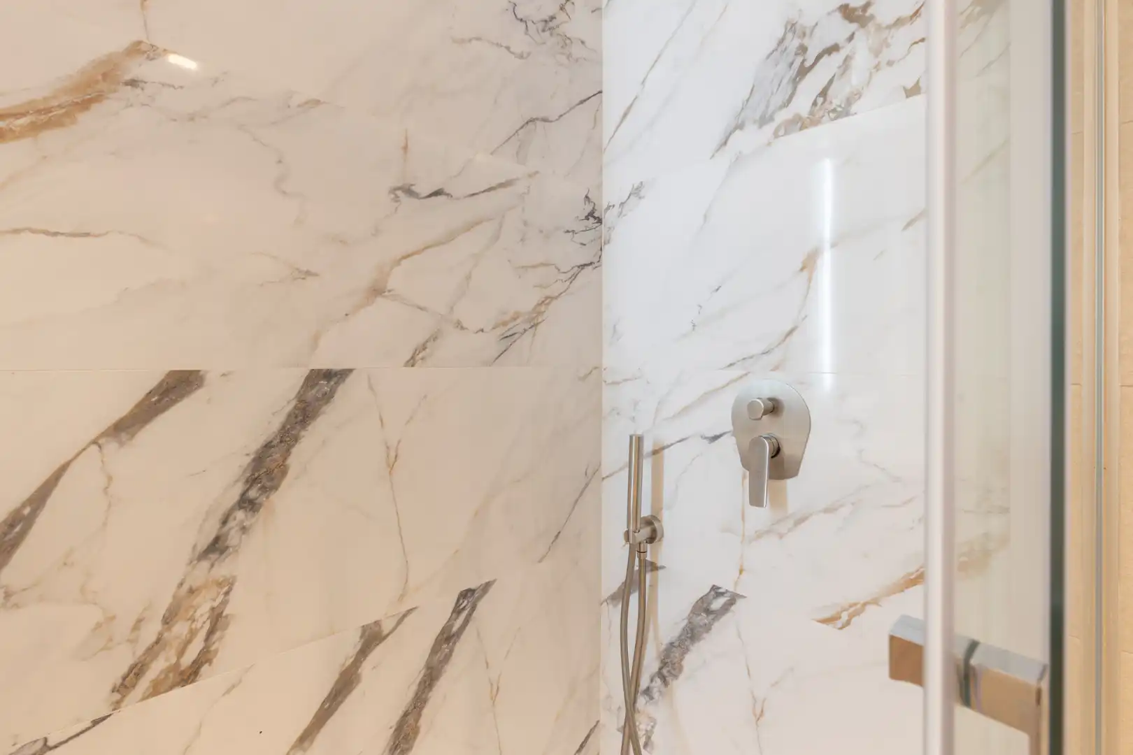 Bathroom of Flat for sale in Granada  with Air Conditioner, Heating and Parquet flooring
