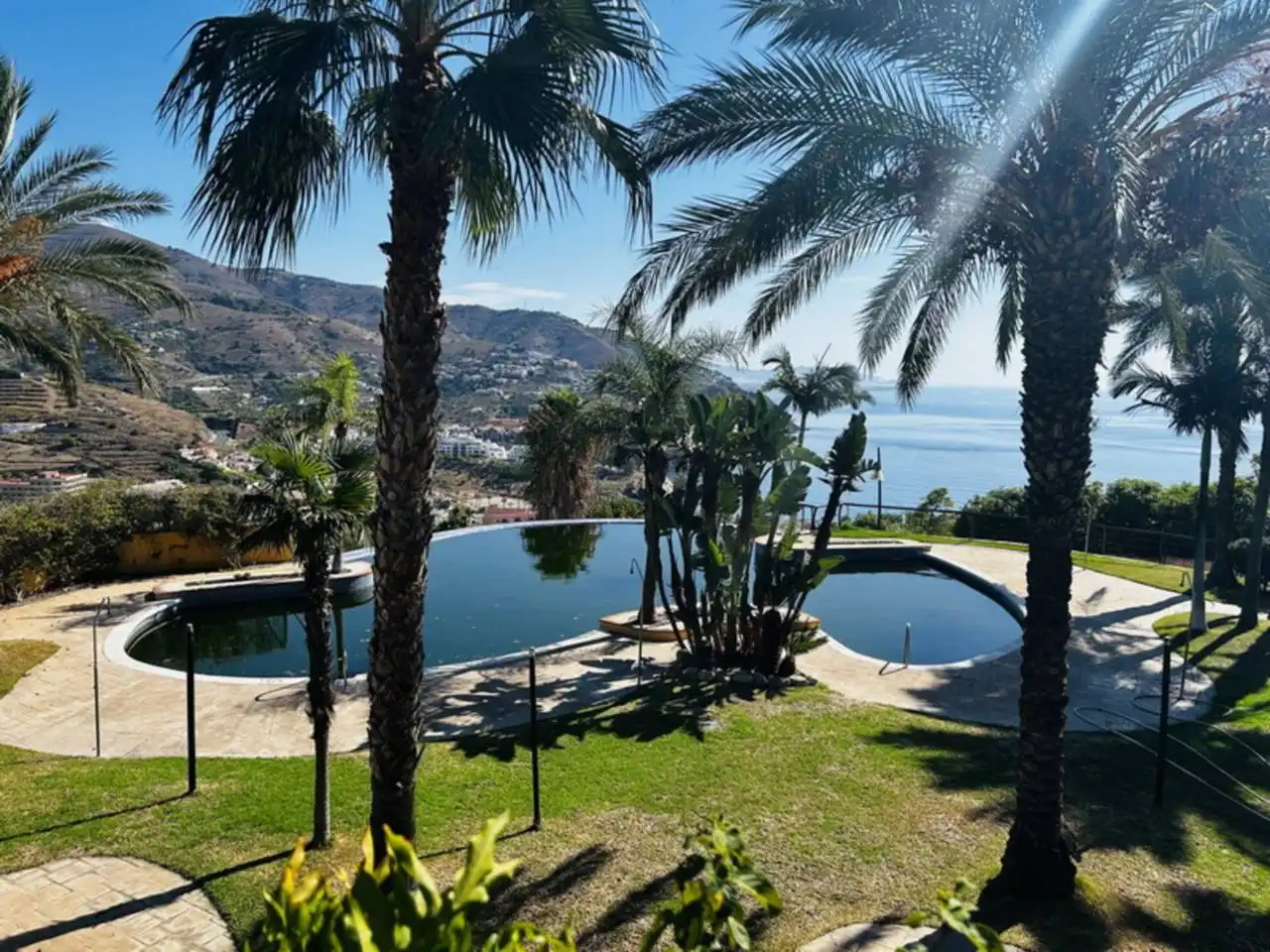 Schwimmbecken von Einfamilien-Reihenhaus zum Verkauf in Almuñécar mit Klimaanlage, Heizung und Terrasse