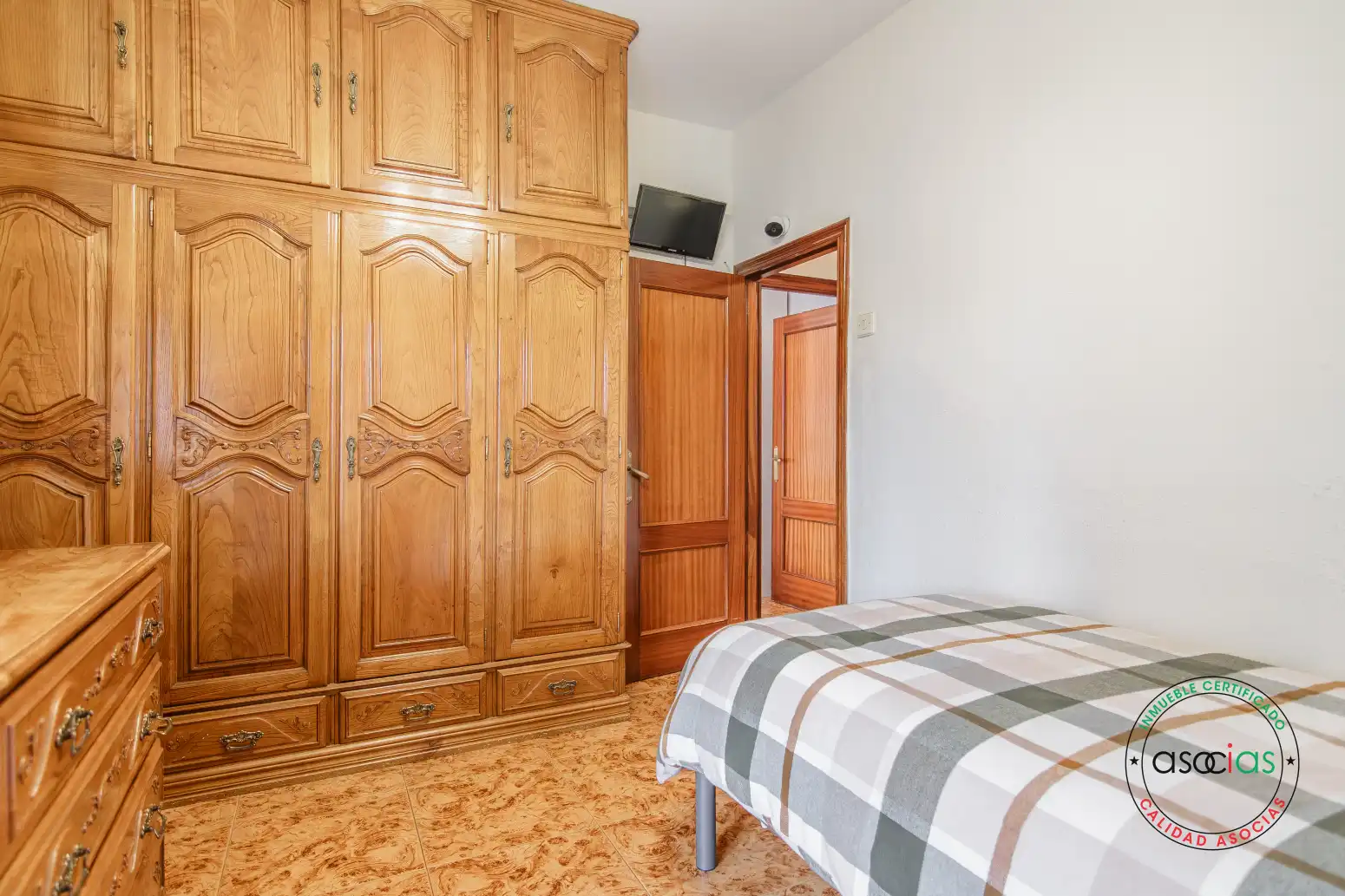Dormitori de Pis en venda en Oviedo  amb Calefacció i Terrassa