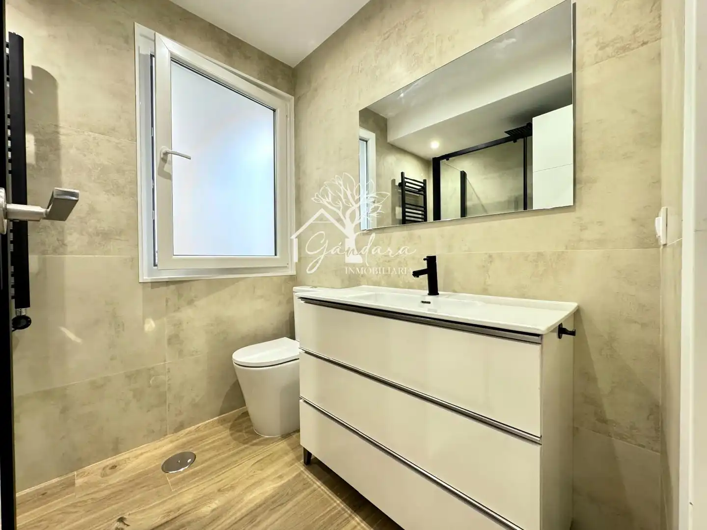 Bathroom of Flat for sale in Narón  with Terrace, Furnished and Oven