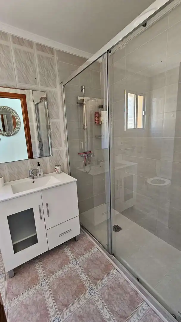 Bany de Apartament de lloguer en Torremolinos amb Aire condicionat, Calefacció i Terrassa