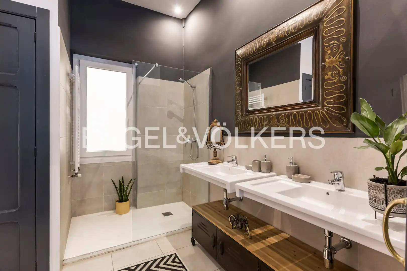 Badezimmer von Wohnung zur Miete in Madrid mit Klimaanlage, Heizung und Möbliert