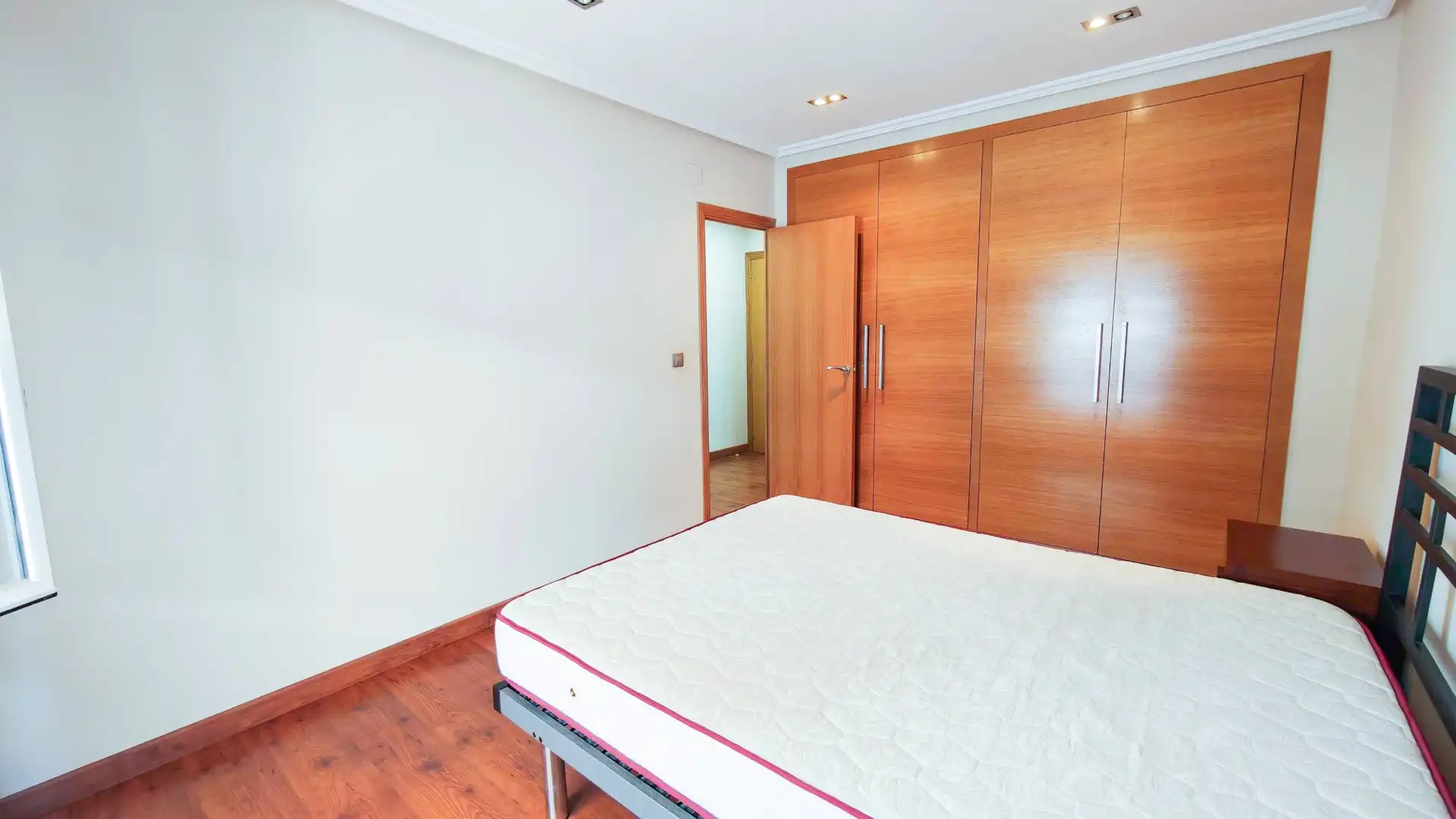 Habitación de Piso de alquiler en Elche / Elx con Aire acondicionado, Trastero y Amueblado